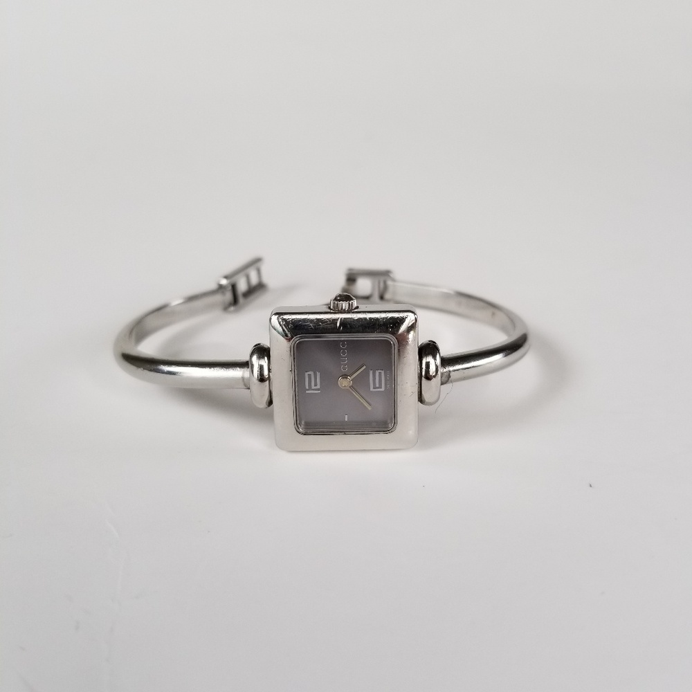 Gucci Ladies 1900L Bangle Watch